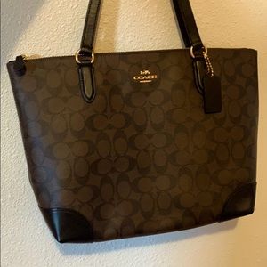 NWT Signature Coach Purse